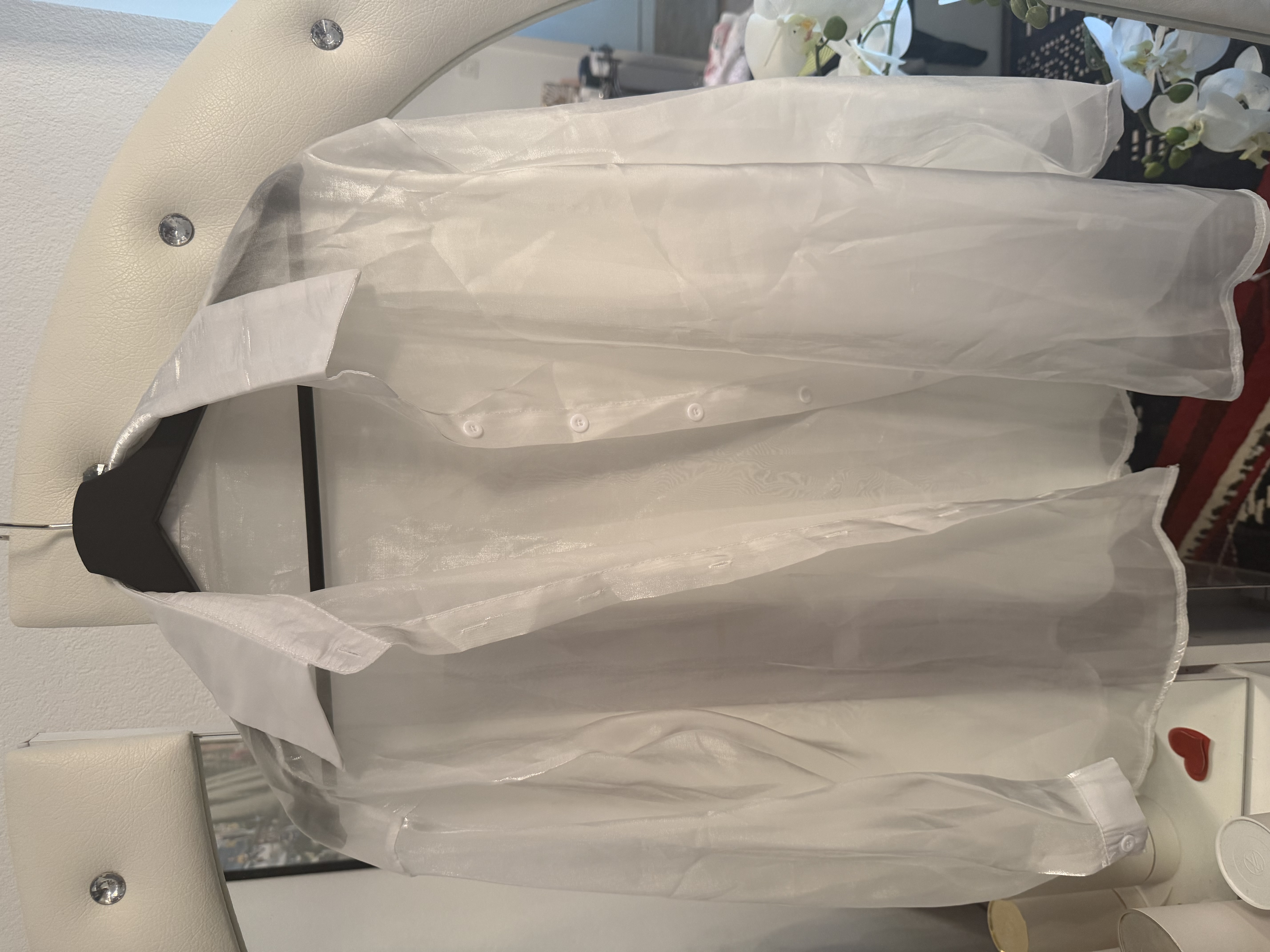 Transparente weiße Bluse mit Kragen