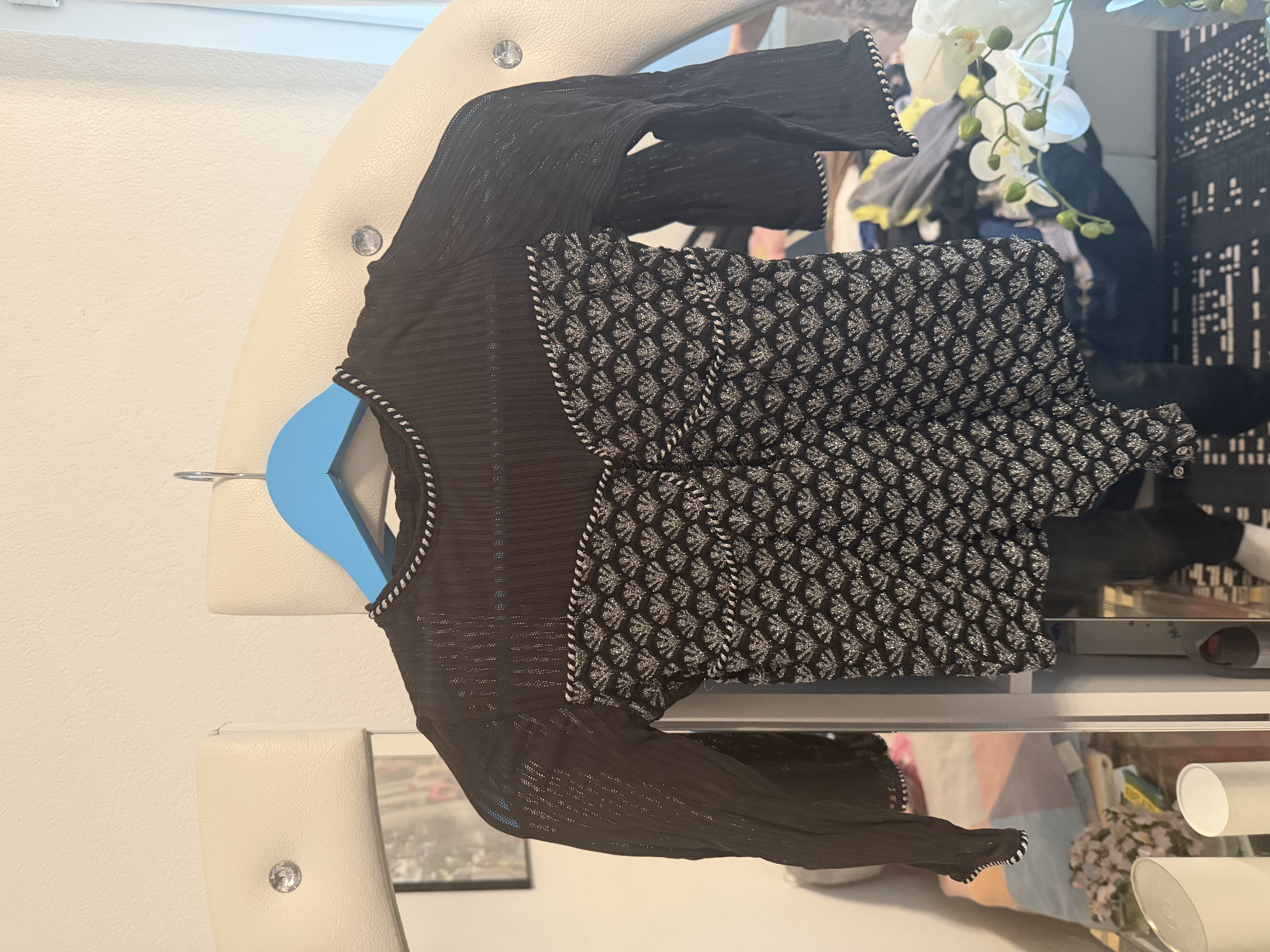 Schwarzes Langarmshirt mit Glitzer-Muster